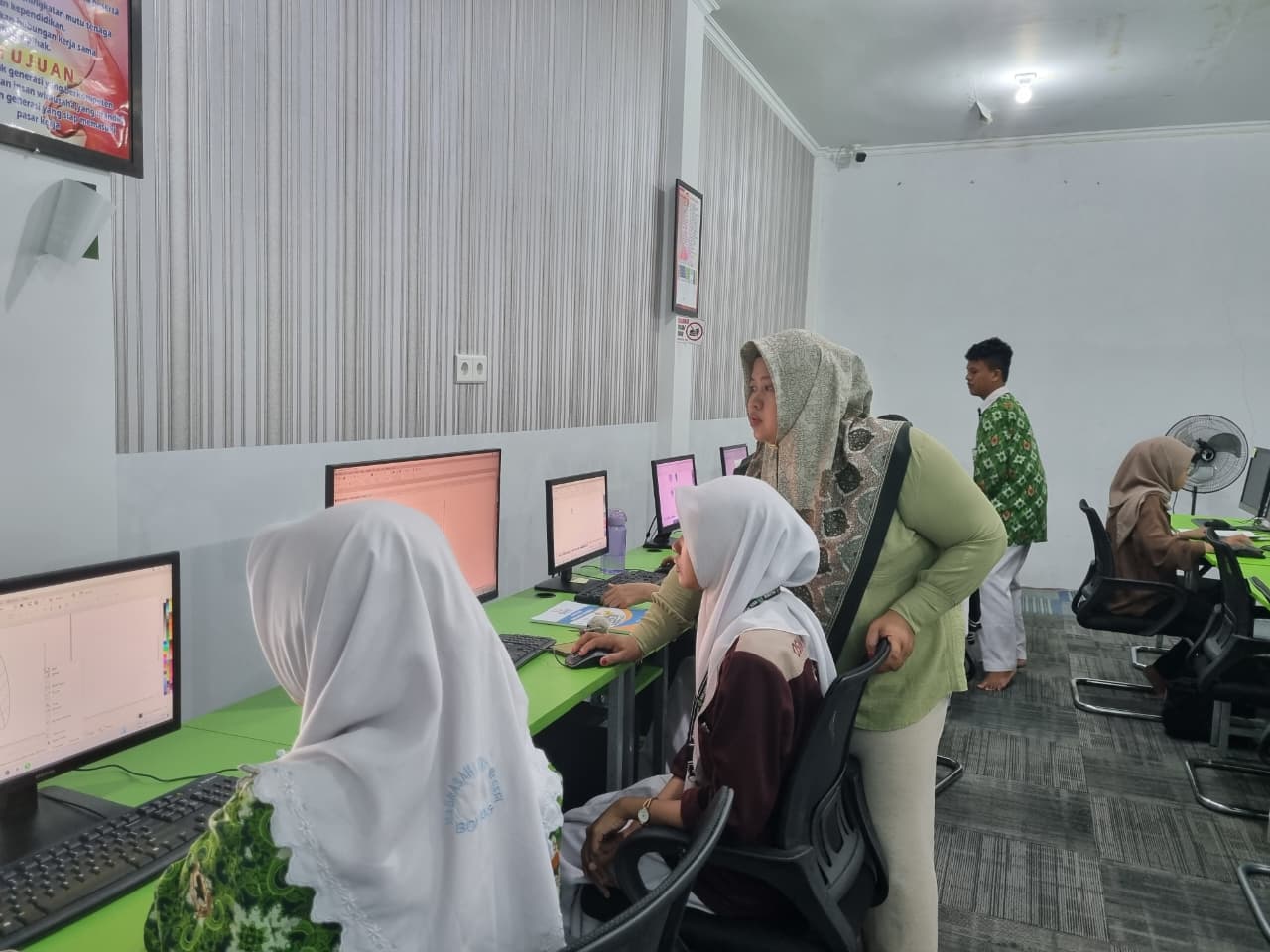 LPK Suvi Training dan MAN Bontang Selenggarakan Pelatihan Desain Grafis Bersertifikasi BNSP untuk Cetak Talenta Industri Kreatif
